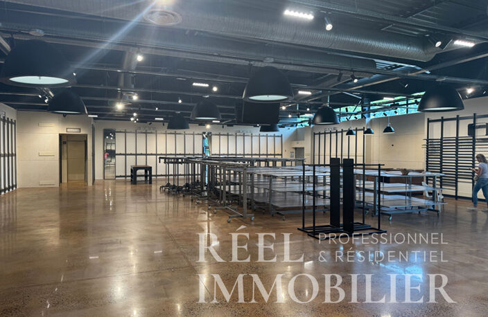 Auch : Local commercial de 600 m² dans zone commerciale — photo 5