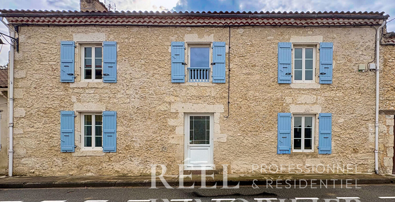Maison de village en pierre avec jardin et piscine — photo 1