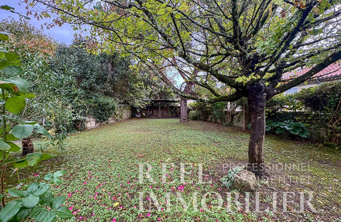 Maison de village en pierre avec jardin et piscine — photo 3