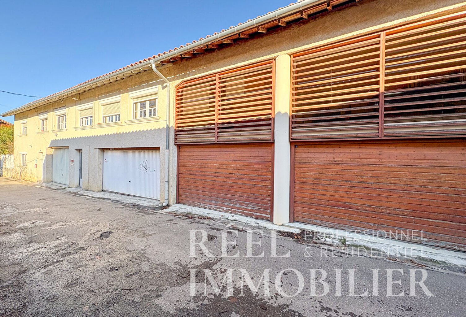 Bureaux ou projet d'habitation au coeur du village — photo 1