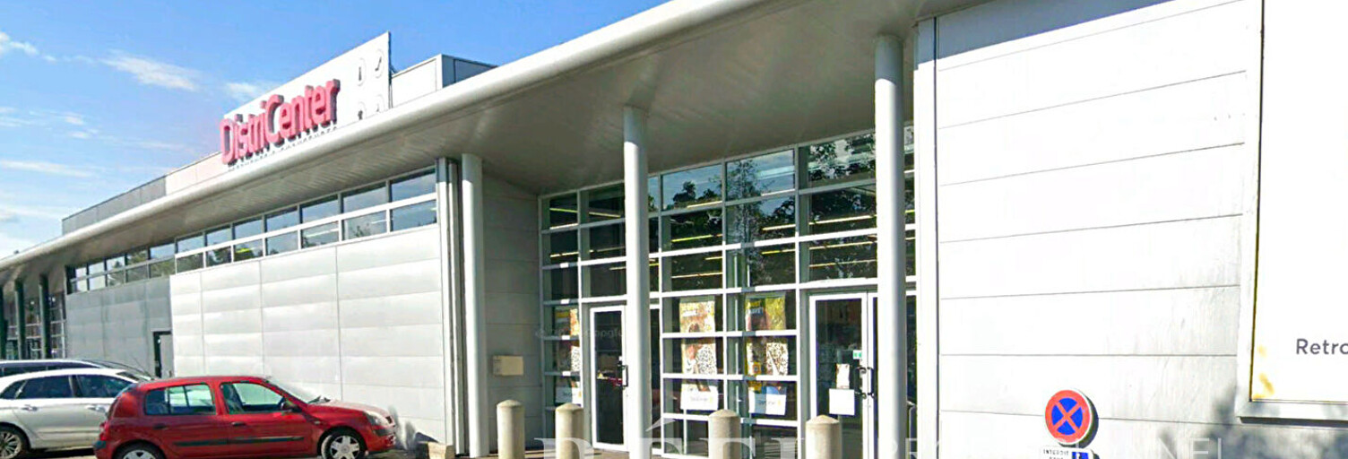 Commerce  832 m² à louer à Auch (32000)