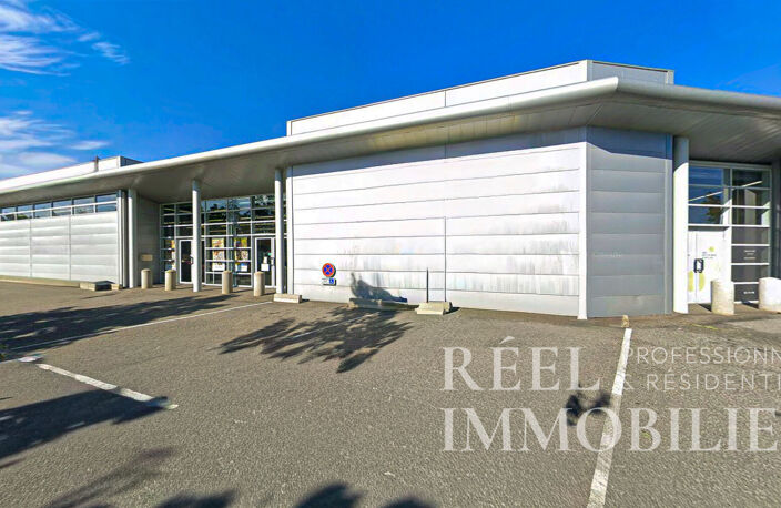 Local commercial Auch 832 m2 — photo 2