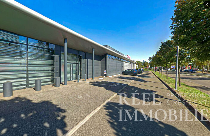 Local commercial Auch 832 m2 — photo 3