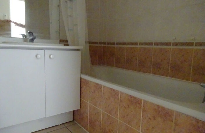 Quartier des 7 Collines, P2 loué de 42 m2 environ au dernier — photo 4