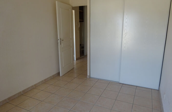 Quartier des 7 Collines, P2 loué de 42 m2 environ au dernier — photo 5