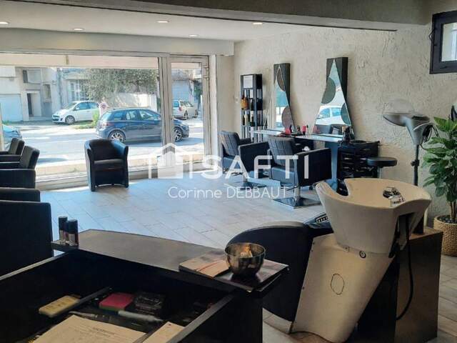 À VENDRE  FONDS DE COMMERCE ET DROIT AU BAIL SALON DE COIFFURE  — photo du bien
