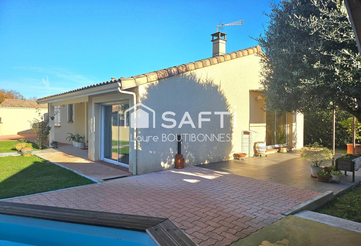 Maison de plain pied double garage et piscine — photo 1