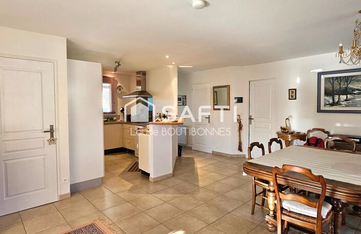 Maison de plain pied double garage et piscine — photo 3