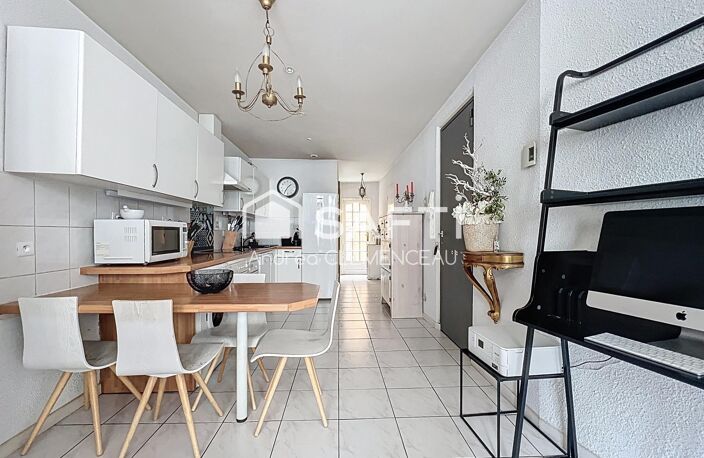 À VENDRE - Appartement T3 avec cours privative couverte — photo 4