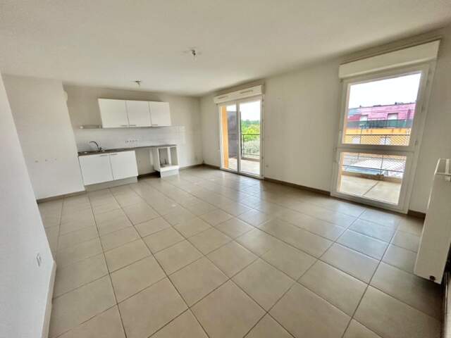 Appartement t3 avec parking et terrasse — photo du bien