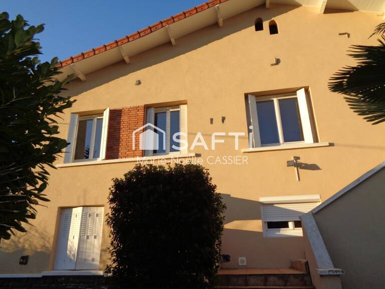 Mieux qu'un appartement : Maison lumineuse et pleine de potentiel, idéalement située. — photo 1