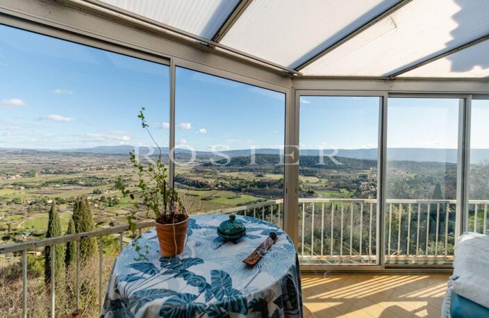 Gordes : rare maison de village en position dominante avec jardi — photo 4