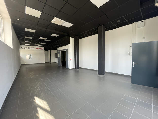 Local commercial - 198m2 - ONET LE CHATEAU — photo du bien