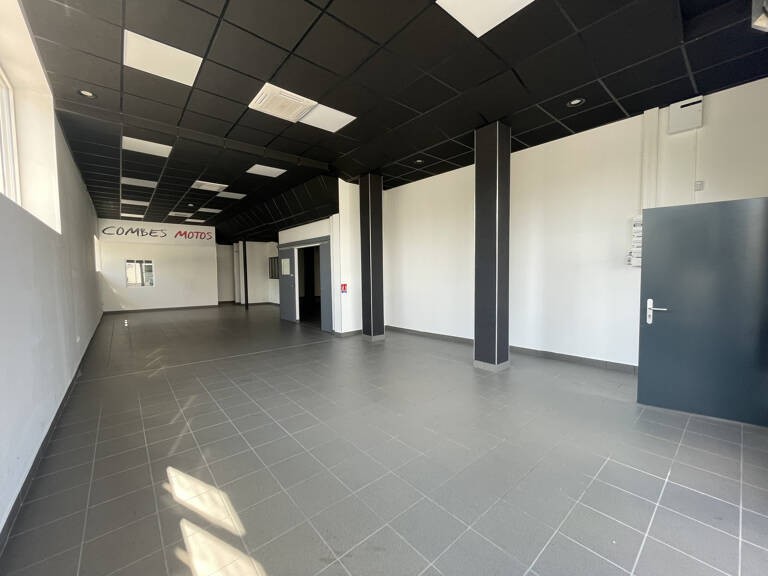 Local commercial - 198m2 - ONET LE CHATEAU — photo 1