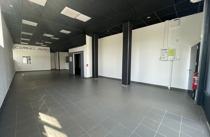 Local commercial - 198m2 - ONET LE CHATEAU — photo 2