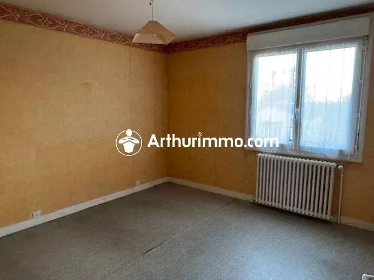MAGNY LE DESERT, maison de 117m² avec sous sol et dépendance — photo 1