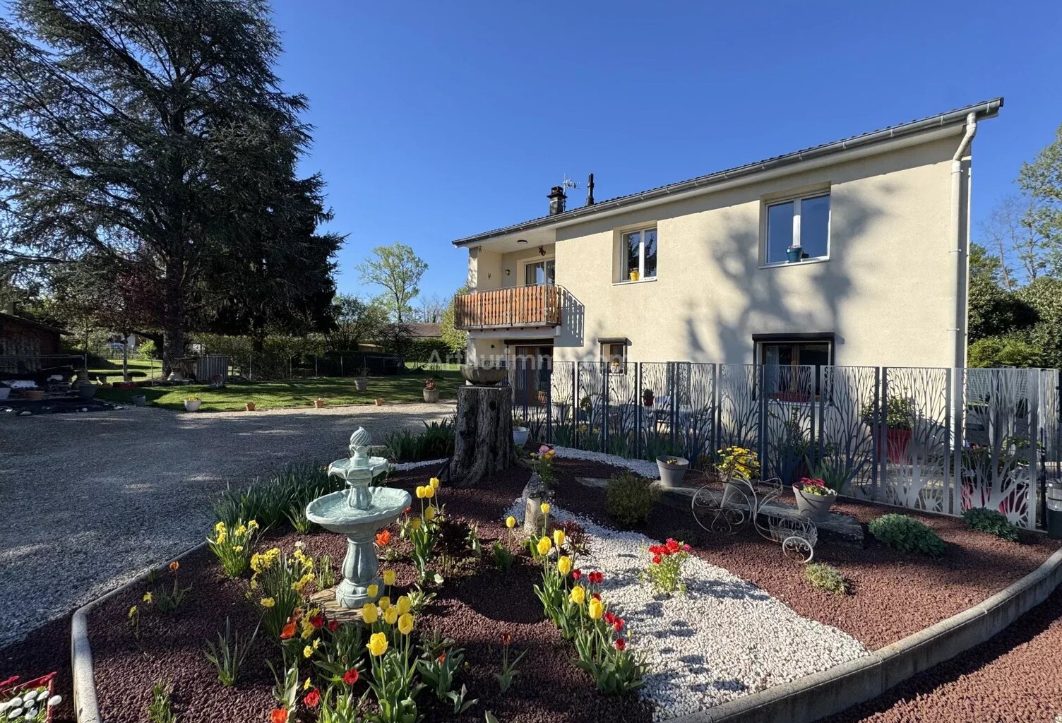 MAISON AVEC 2 ESPACES DE VIE POSSIBLE - ST VICTOR DE MORESTEL — photo 1