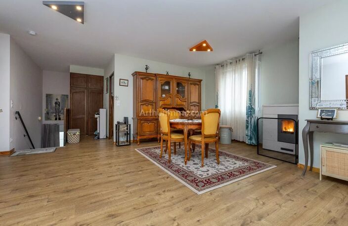 MAISON AVEC 2 ESPACES DE VIE POSSIBLE - ST VICTOR DE MORESTEL — photo 4