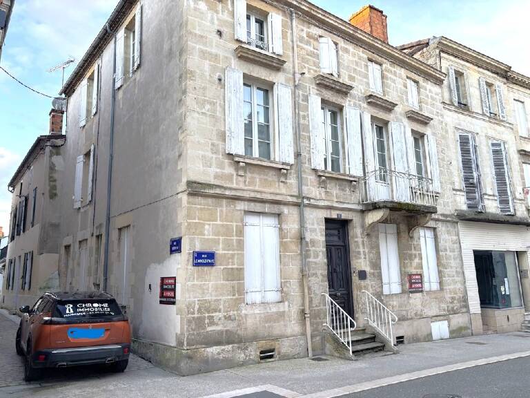 Maison bourgeoise du XVIIIème avec jardin et parking — photo 1