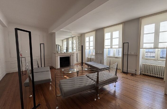 Maison bourgeoise du XVIIIème avec jardin et parking — photo 2