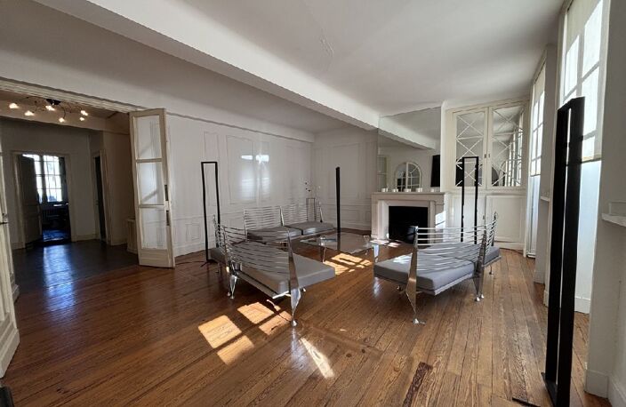 Maison bourgeoise du XVIIIème avec jardin et parking — photo 3