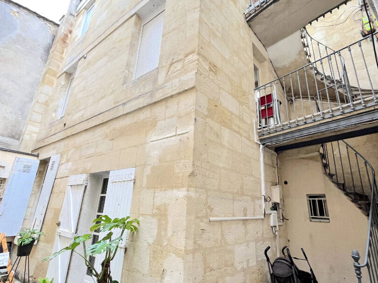 A VENDRE IMMEUBLE DE 3 APPARTEMENTS - SECTEUR BORDEAUX CAPUCINS / NANSOUTY — photo 1