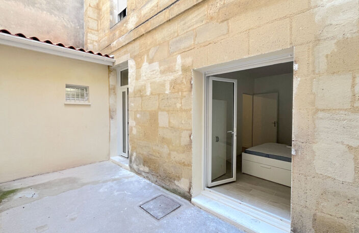 A VENDRE IMMEUBLE DE 3 APPARTEMENTS - SECTEUR BORDEAUX CAPUCINS / NANSOUTY — photo 2