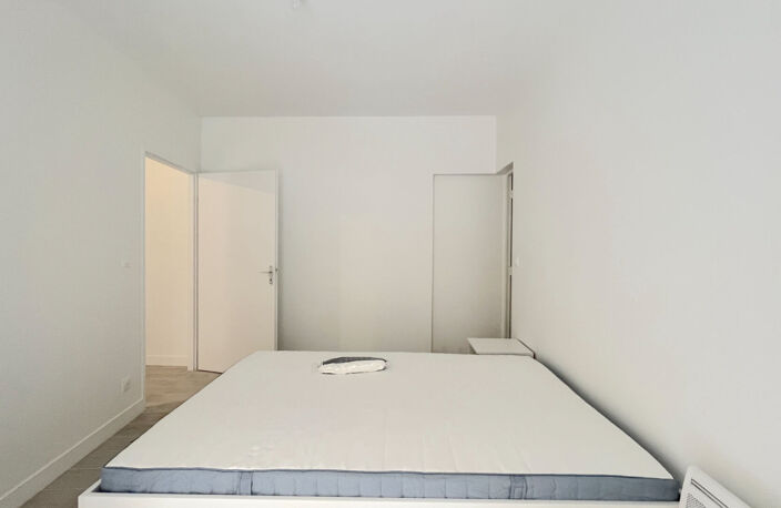 A VENDRE IMMEUBLE DE 3 APPARTEMENTS - SECTEUR BORDEAUX CAPUCINS / NANSOUTY — photo 5