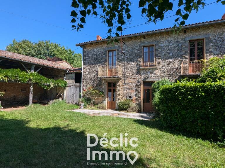 Maison de village à 6 km de Ruffec  3 chambres, jardin, dépendances — photo 1