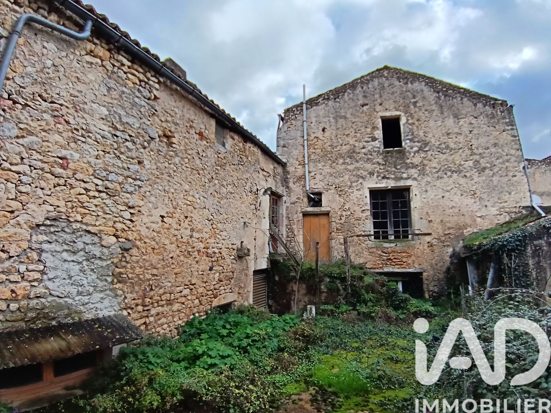 Airvault - 200m² - 1p.