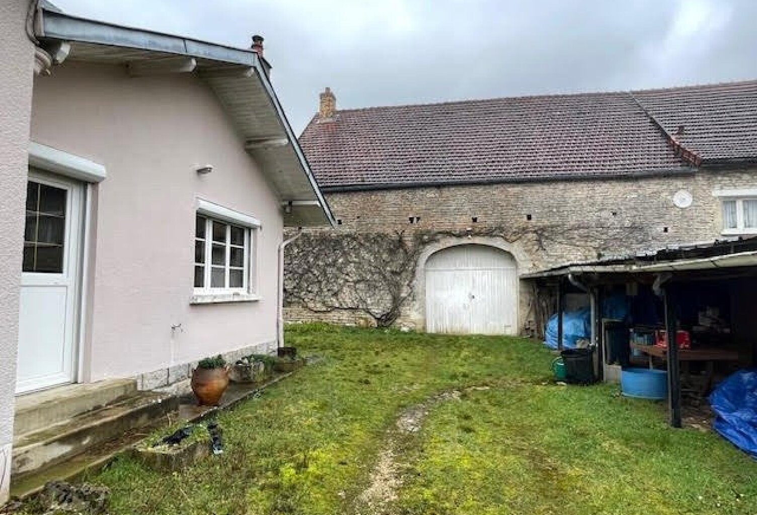 Maison ancienne avec une belle grange et un terrain de 1300 m2 à BUNCEY ! — photo 1