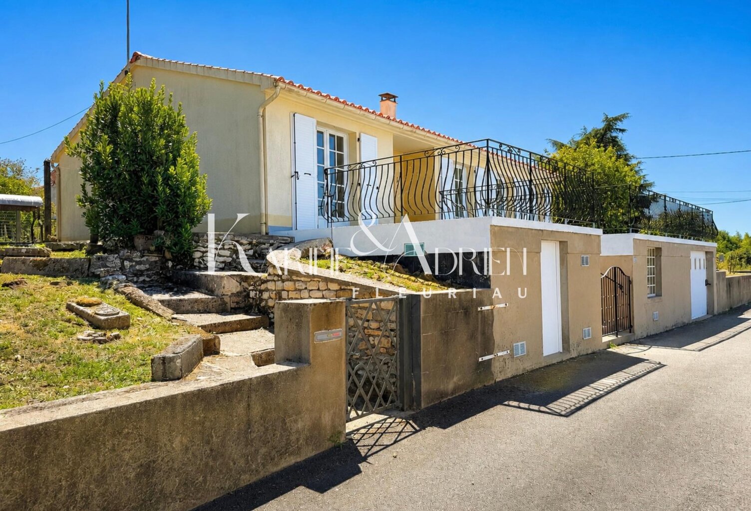 MAISON DE PLAIN-PIED 3 CHAMBRES AVEC GARAGE ET DÉPENDANCES — photo 1