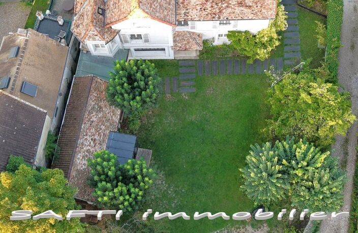 Maison de charme avec 4 chambres / 191m2 sur 600m2 de terrain clos de hauts murs + dépendances — photo 3
