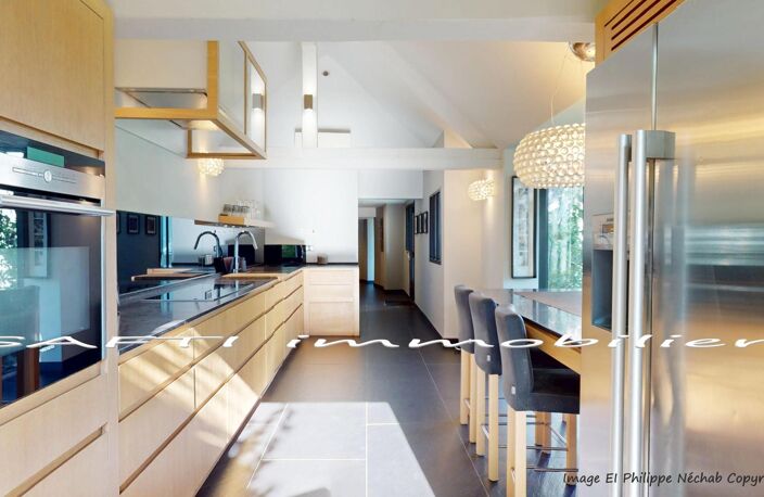 Maison de charme avec 4 chambres / 191m2 sur 600m2 de terrain clos de hauts murs + dépendances — photo 4