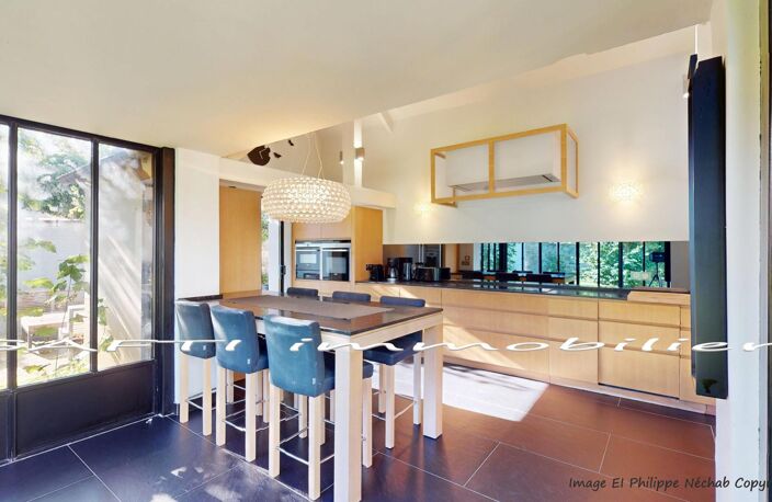 Maison de charme avec 4 chambres / 191m2 sur 600m2 de terrain clos de hauts murs + dépendances — photo 5