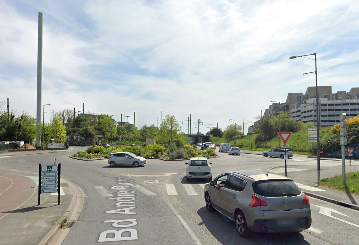 Lot de 15 parkings extérieurs à Cenon — photo 1