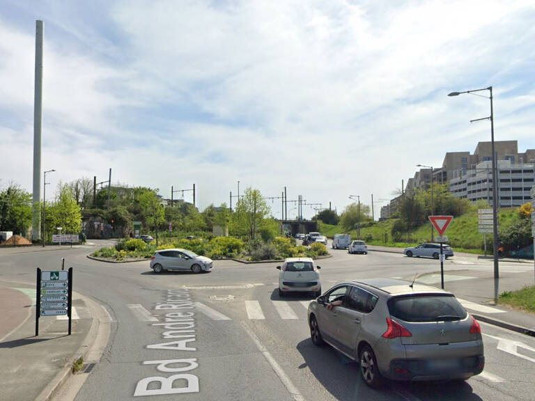 Lot de 15 parkings extérieurs à Cenon — photo 1