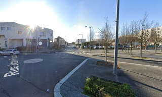 Garage  125 m² à vendre à Vaulx-en-Velin (69120)