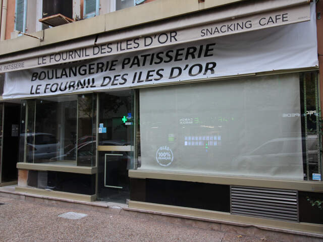 HYERES - LOCAL COMMERCIAL de 157.20 m2 A LOUER — photo du bien