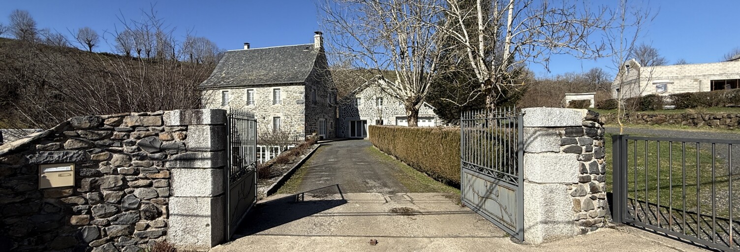 Maison 11 Pièces 250 m² à vendre à Laguiole (12210)