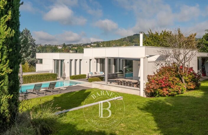 Exclusivité - Saint Cyr au Mont d'Or - Maison contemporaine - Terrain de 1378m² - Piscine - 4 chambres — photo 2