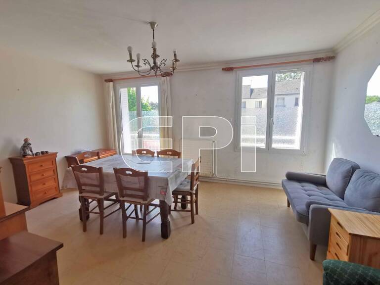 Réf 8133. Richelieu, Appartement T4 de 73 m², 1er étage sans — photo 1