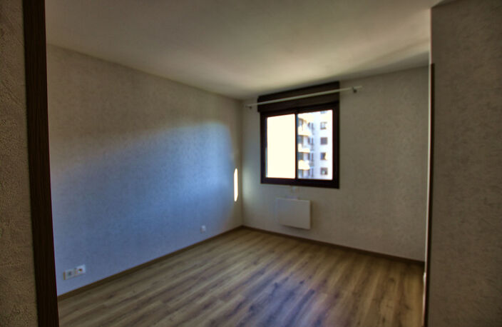 A VENDRE CENTRE VILLE TOULOUSE T2 ENTIEREMENT RENOVE DANS RESIDENCE DE STANDING — photo 3