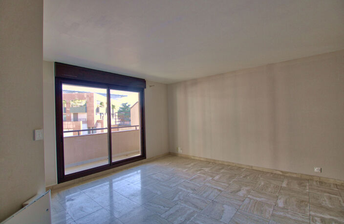 A VENDRE CENTRE VILLE TOULOUSE T2 ENTIEREMENT RENOVE DANS RESIDENCE DE STANDING — photo 4