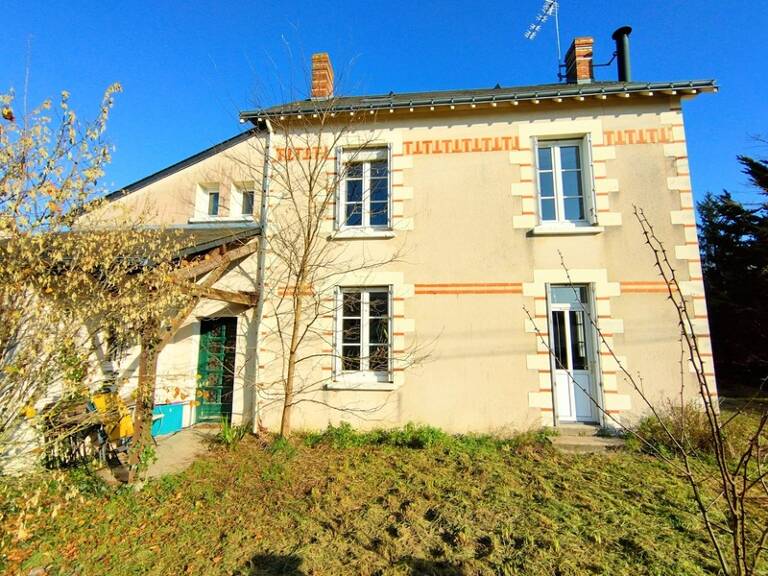 Au cœur de Sepmes, charmant village à 5 mn de Ste Maure et de l'autoroute A10, belle maison en pierre de 140 m² habitables sur 1495 m² de terrain — photo 1