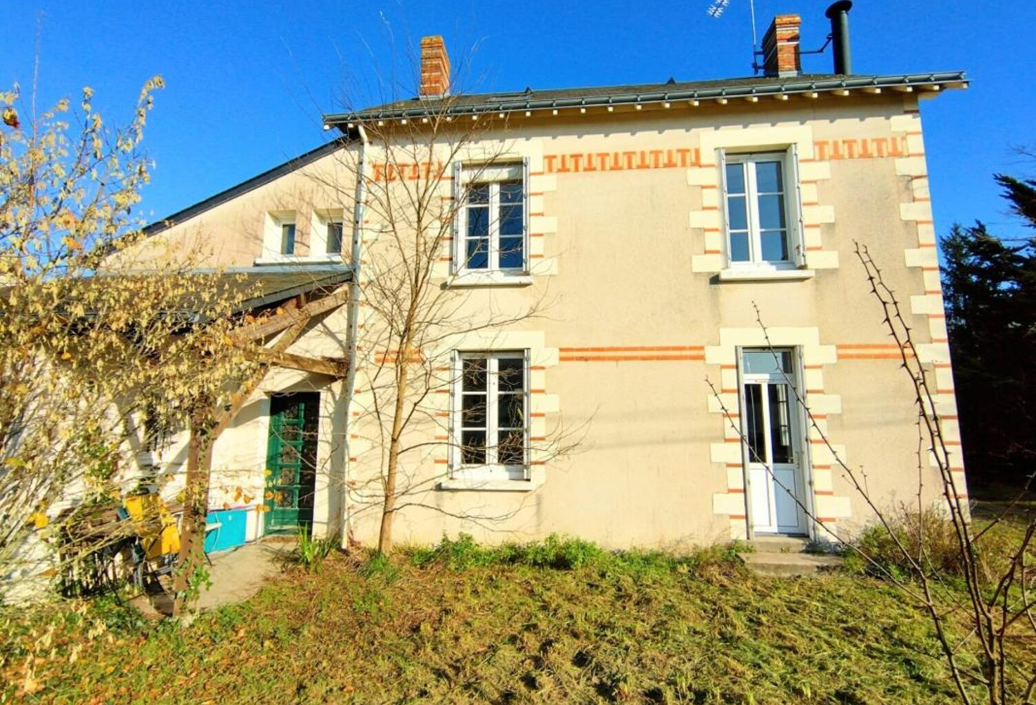 Au cœur de Sepmes, charmant village à 5 mn de Ste Maure et de l'autoroute A10, belle maison en pierre de 140 m² habitables sur 1495 m² de terrain — photo 1
