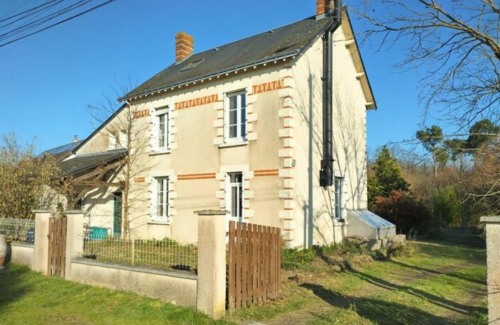 Au cœur de Sepmes, charmant village à 5 mn de Ste Maure et de l'autoroute A10, belle maison en pierre de 140 m² habitables sur 1495 m² de terrain — photo 2