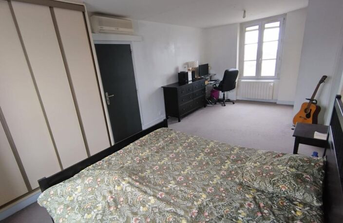 Au cœur de Sepmes, charmant village à 5 mn de Ste Maure et de l'autoroute A10, belle maison en pierre de 140 m² habitables sur 1495 m² de terrain — photo 5