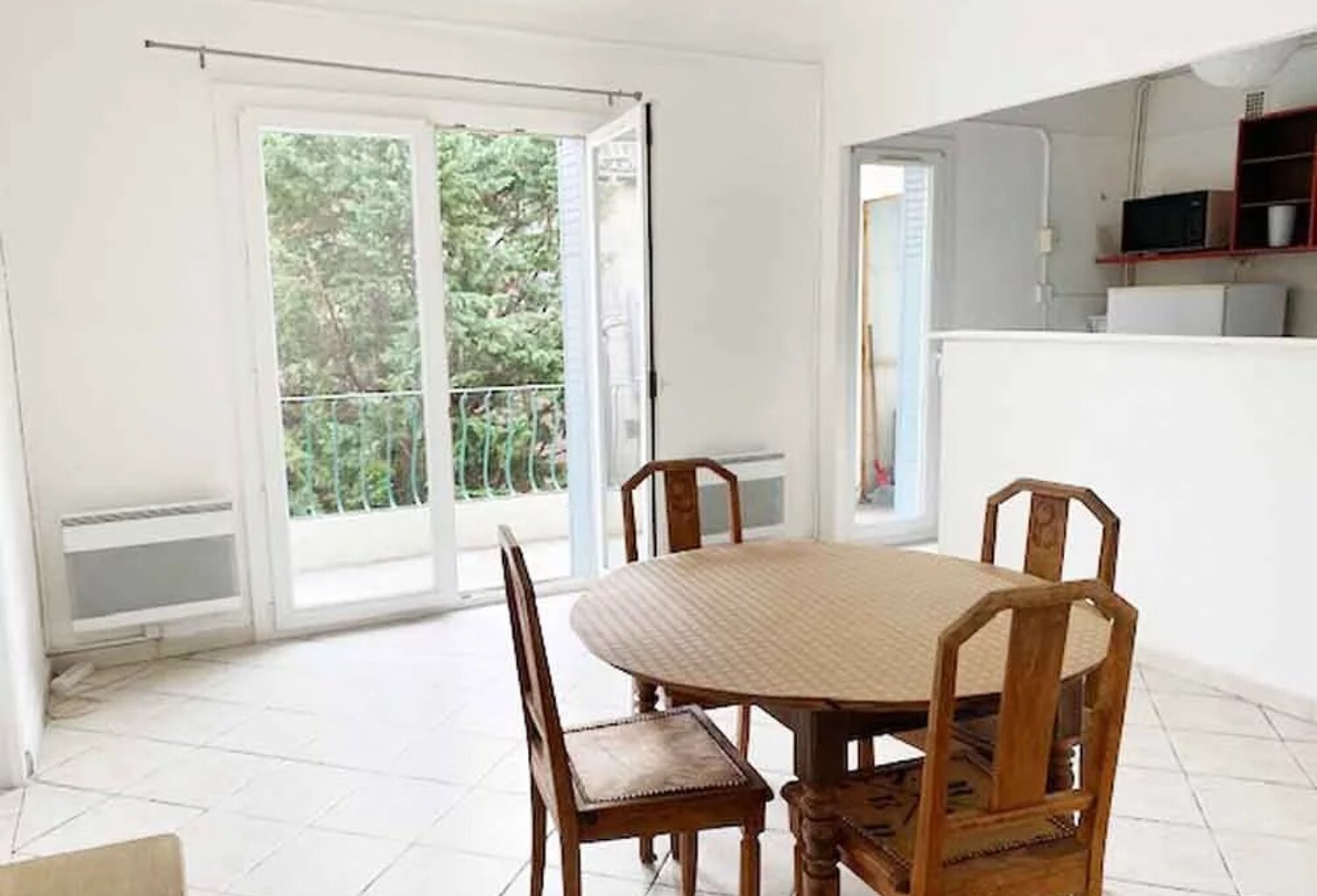Avignon Intra-Muros, au calme. Appartement P3 avec grand Balcon — photo 1