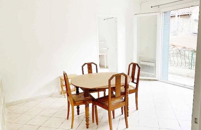 Avignon Intra-Muros, au calme. Appartement P3 avec grand Balcon — photo 2